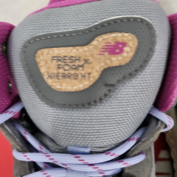 NEW BALANCE Trail Running Shoes Vibram Sole Waterproof Gore-Tex Grey Purple 10.5 - Picture 4 of 10